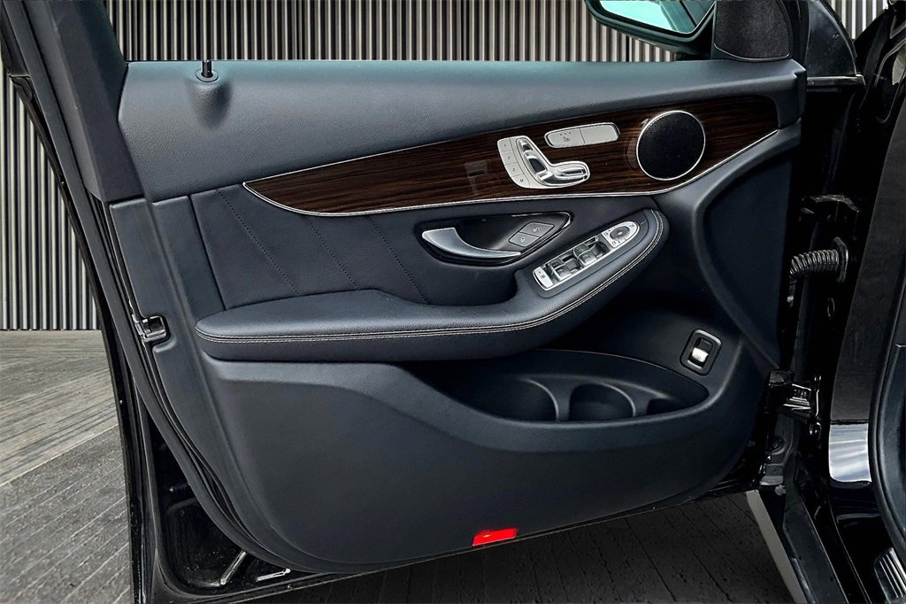 Used 2019 Mercedes-Benz GLC 300 4MATIC image 22