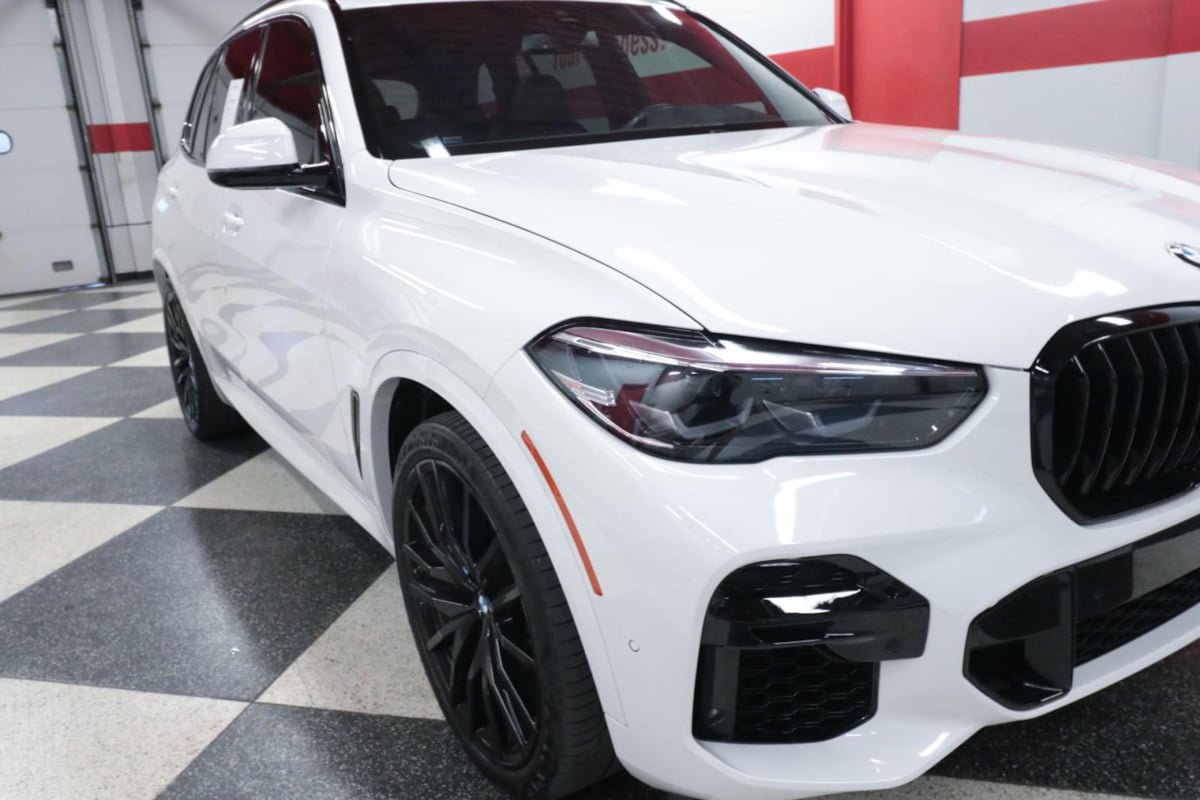 Used 2023 BMW X5 xDrive40i w/ M Sport Package AWD/4WD image 39