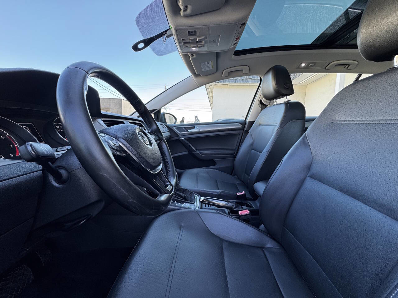 Used 2015 Volkswagen Golf SE image 11