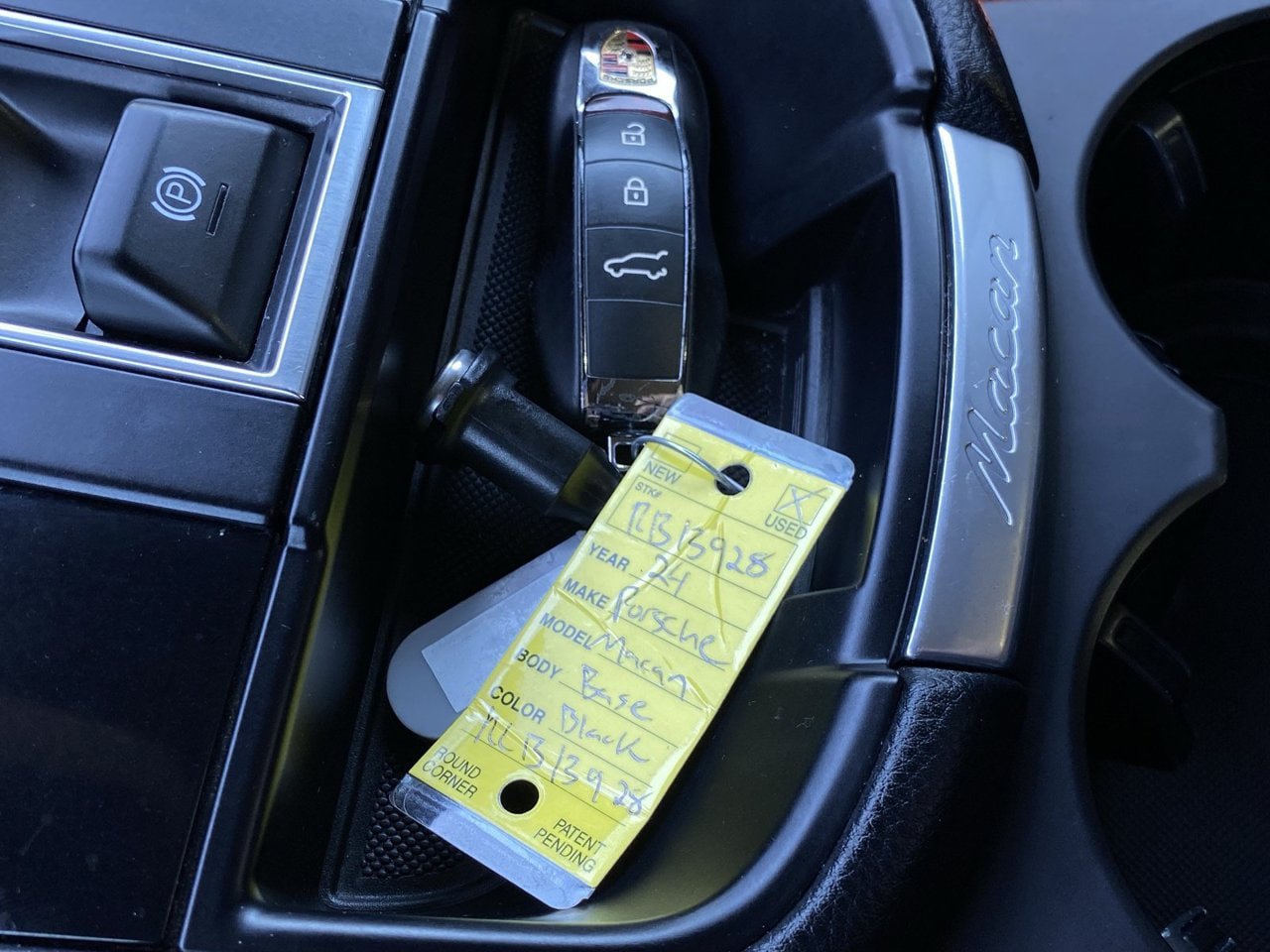 Used 2024 Porsche Macan AWD/4WD image 39