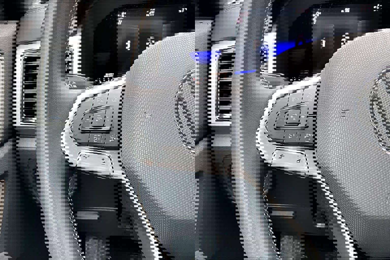 Certified 2022 Volkswagen Atlas Cross Sport SE w/ Black Wheel Package image 23