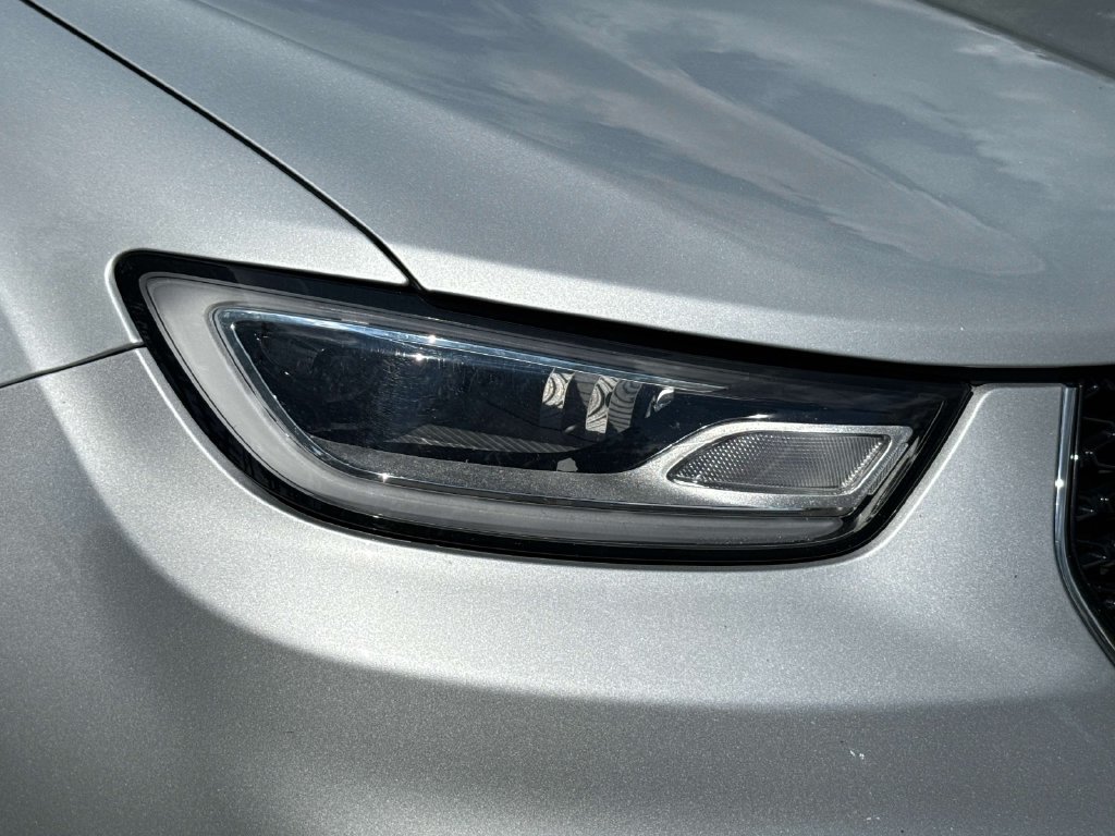 Used 2024 Chrysler Pacifica Limited FWD image 4