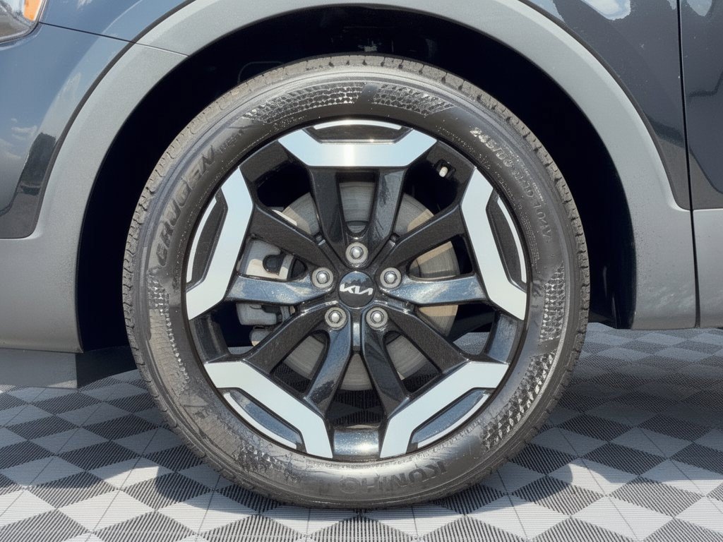 Used 2025 Kia Telluride S FWD image 13