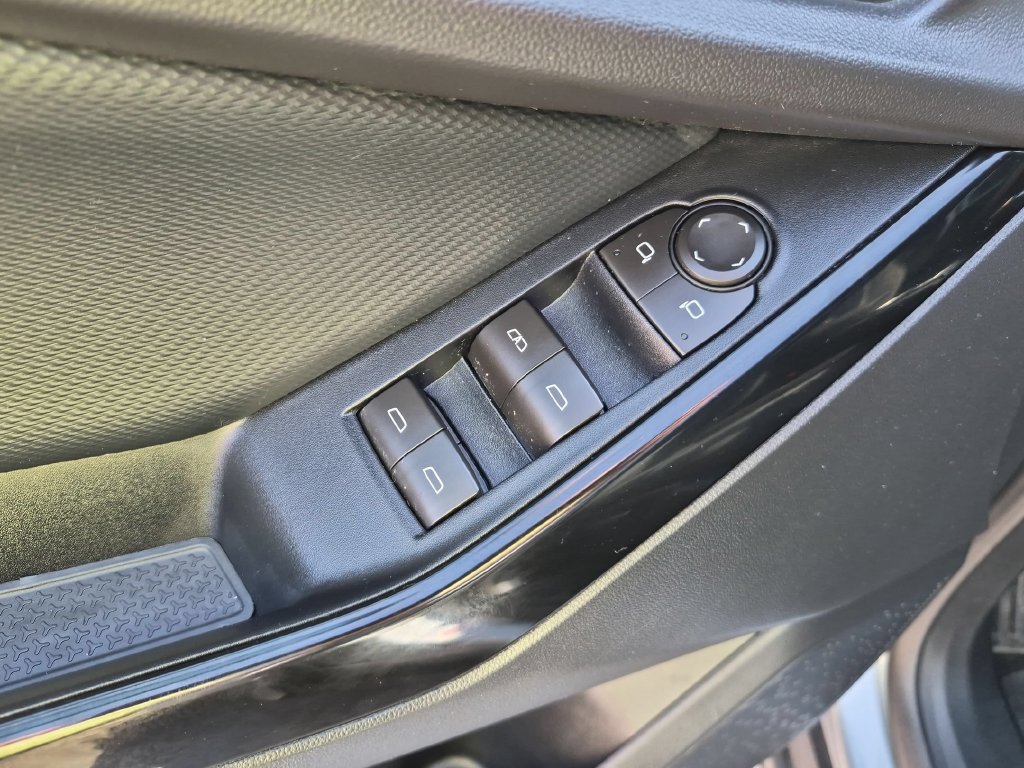 Used 2026 Chevrolet Equinox LT FWD image 13