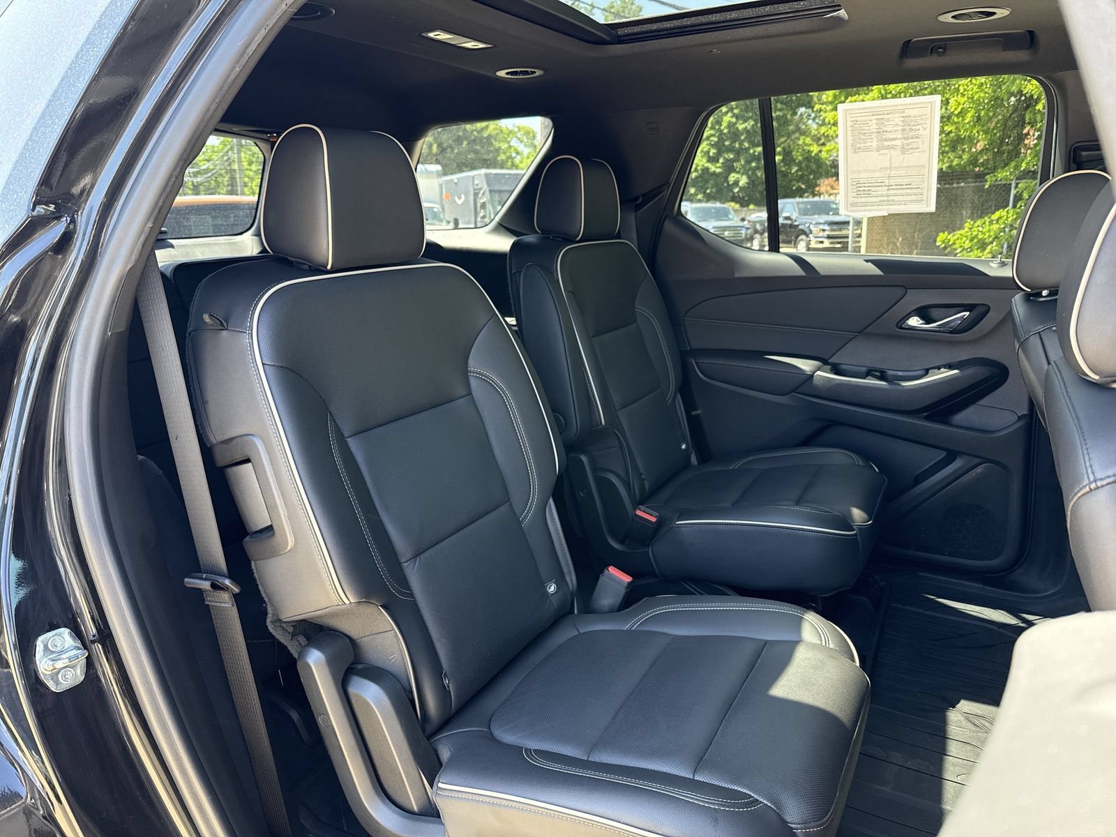 Used 2022 Chevrolet Traverse Premier w/ Redline Edition AWD/4WD image 29