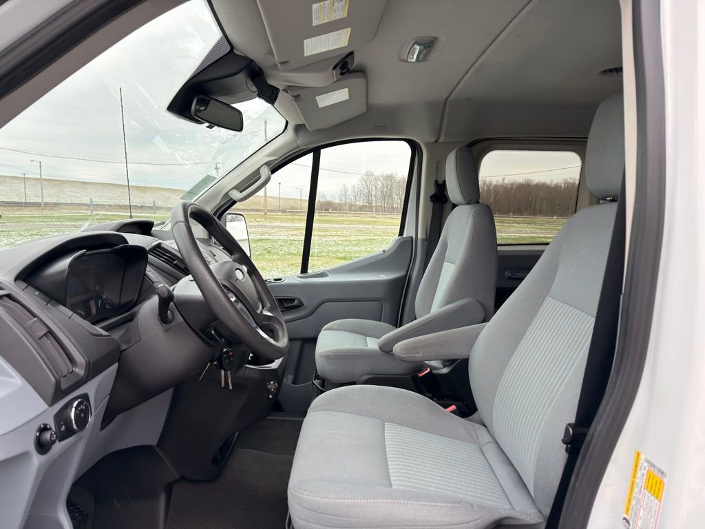 Used 2015 Ford Transit 150 XLT image 2