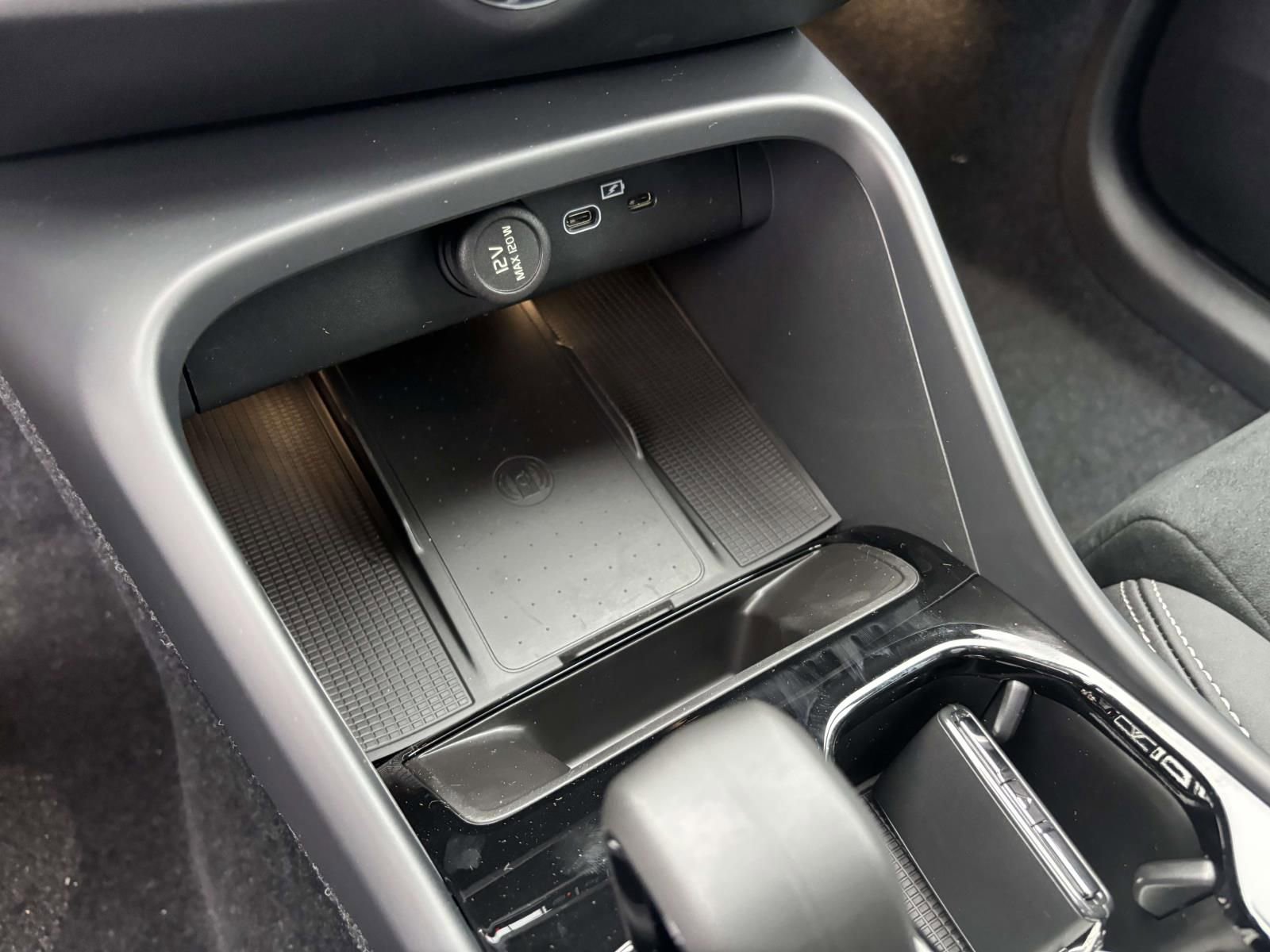 New 2026 Volvo XC40 B5 Ultra w/ Protection Package Premier image 22