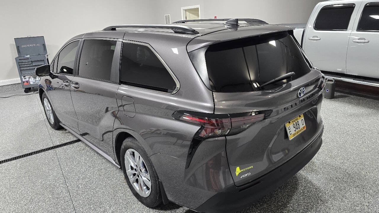 Used 2024 Toyota Sienna XLE w/ XLE Plus Package AWD/4WD image 9