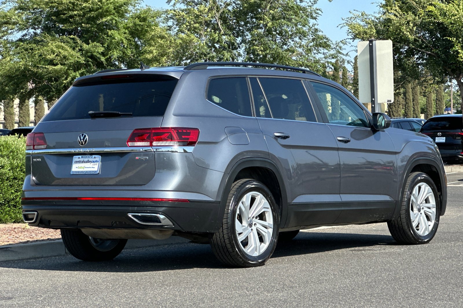 Used 2021 Volkswagen Atlas SE image 4