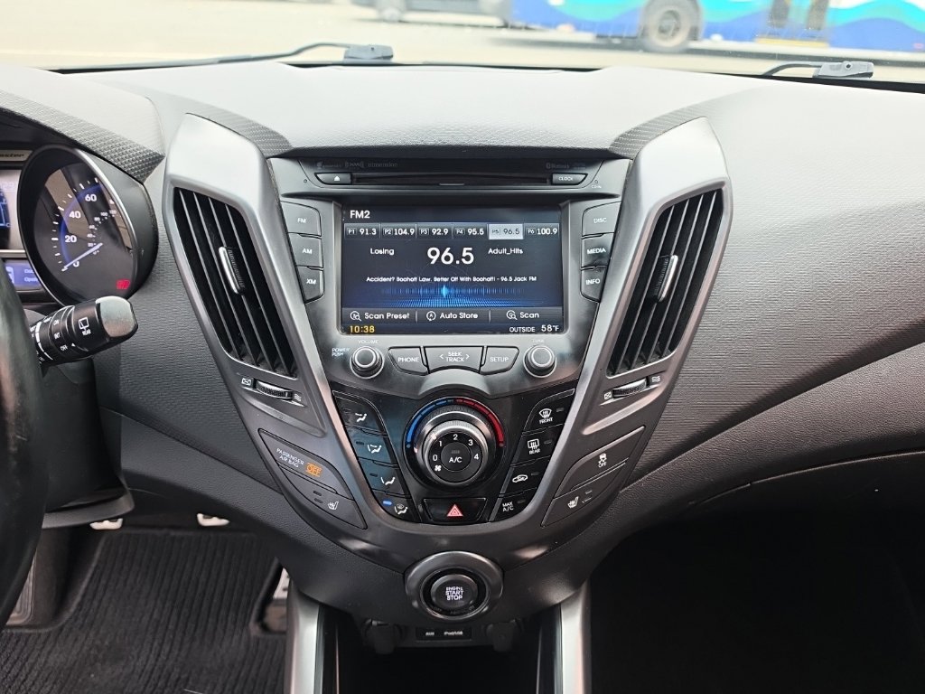 Used 2014 Hyundai Veloster Turbo FWD image 12