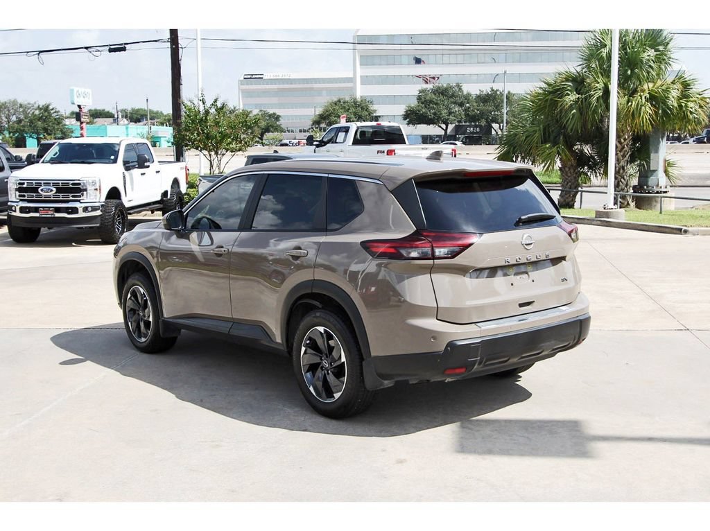 Used 2024 Nissan Rogue SV FWD image 4