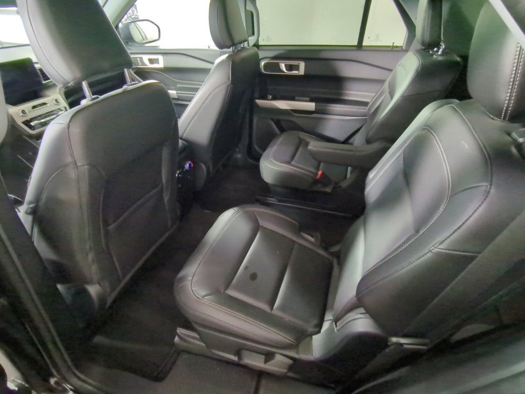 Certified 2022 Ford Explorer XLT w/ Equipment Group 202A image 5