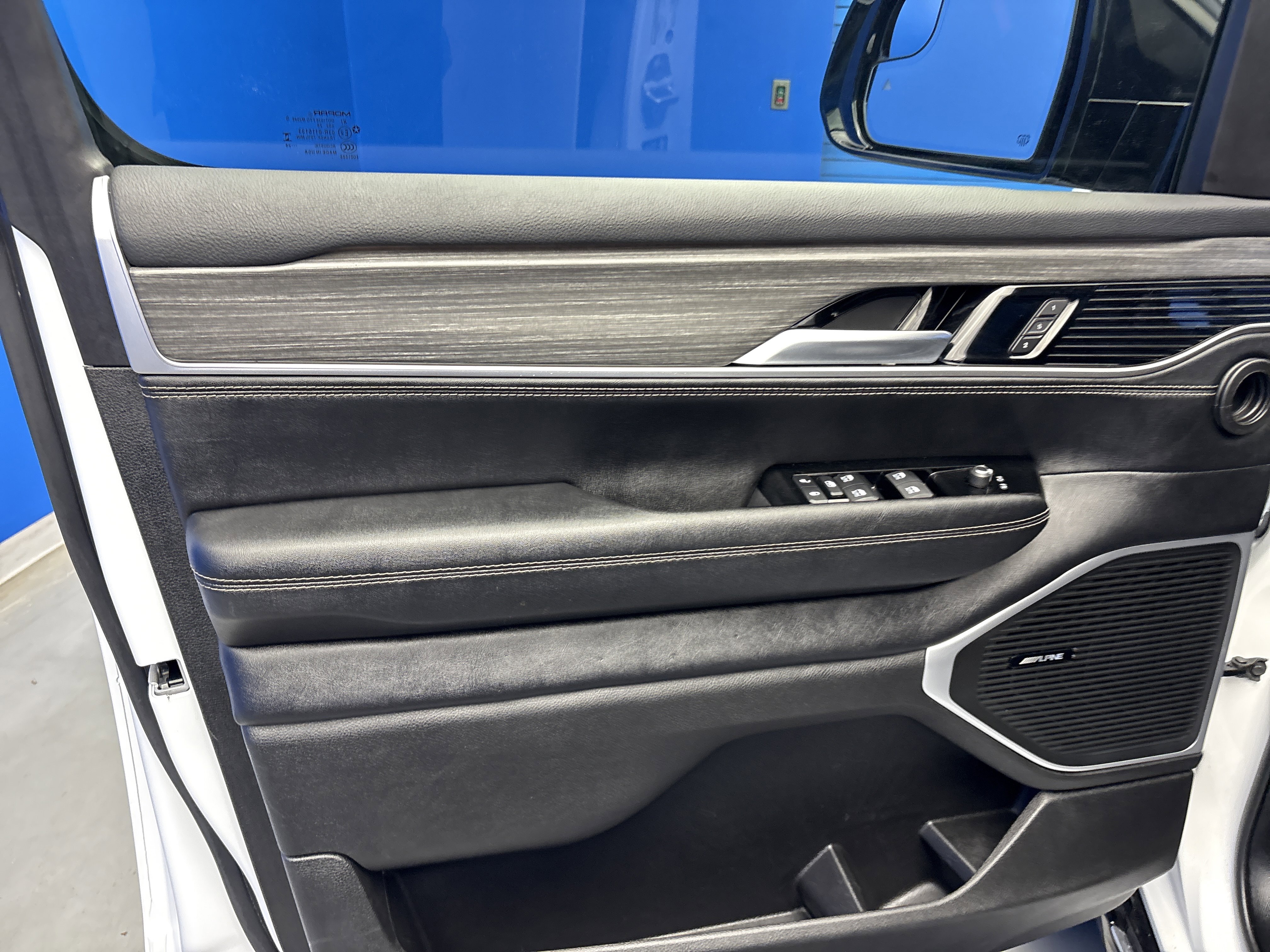 Used 2024 Jeep Wagoneer L Series II w/ Flexible Seating Group image 10