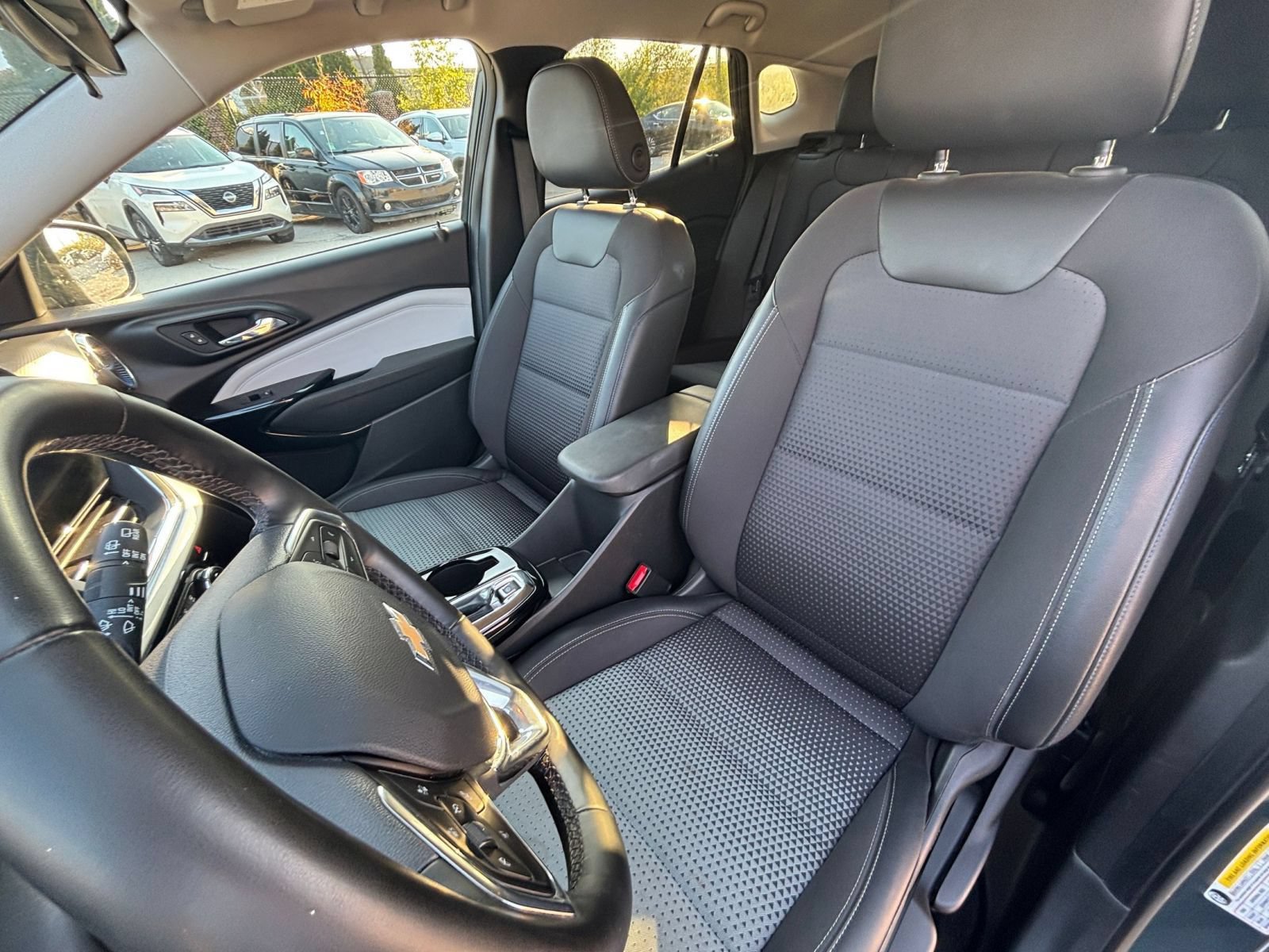 Used 2025 Chevrolet Trax LT w/ LT Convenience Package FWD image 34