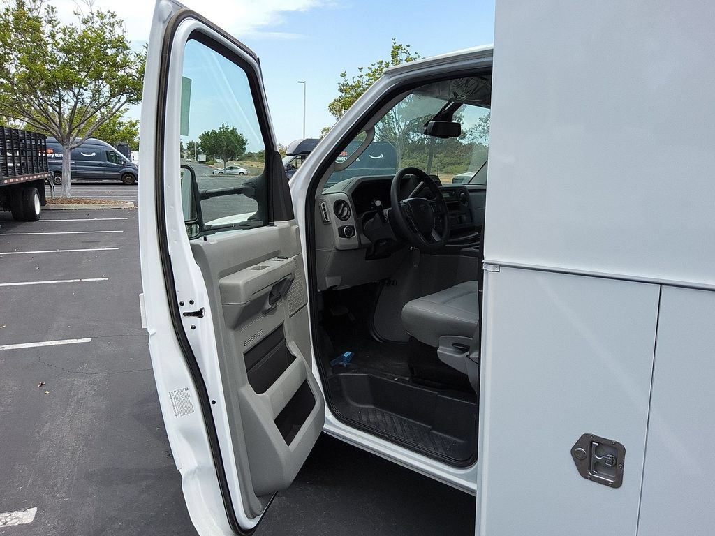 New 2026 Ford E-350 and Econoline 350 Super Duty w/ Power Equipment Group RWD image 5