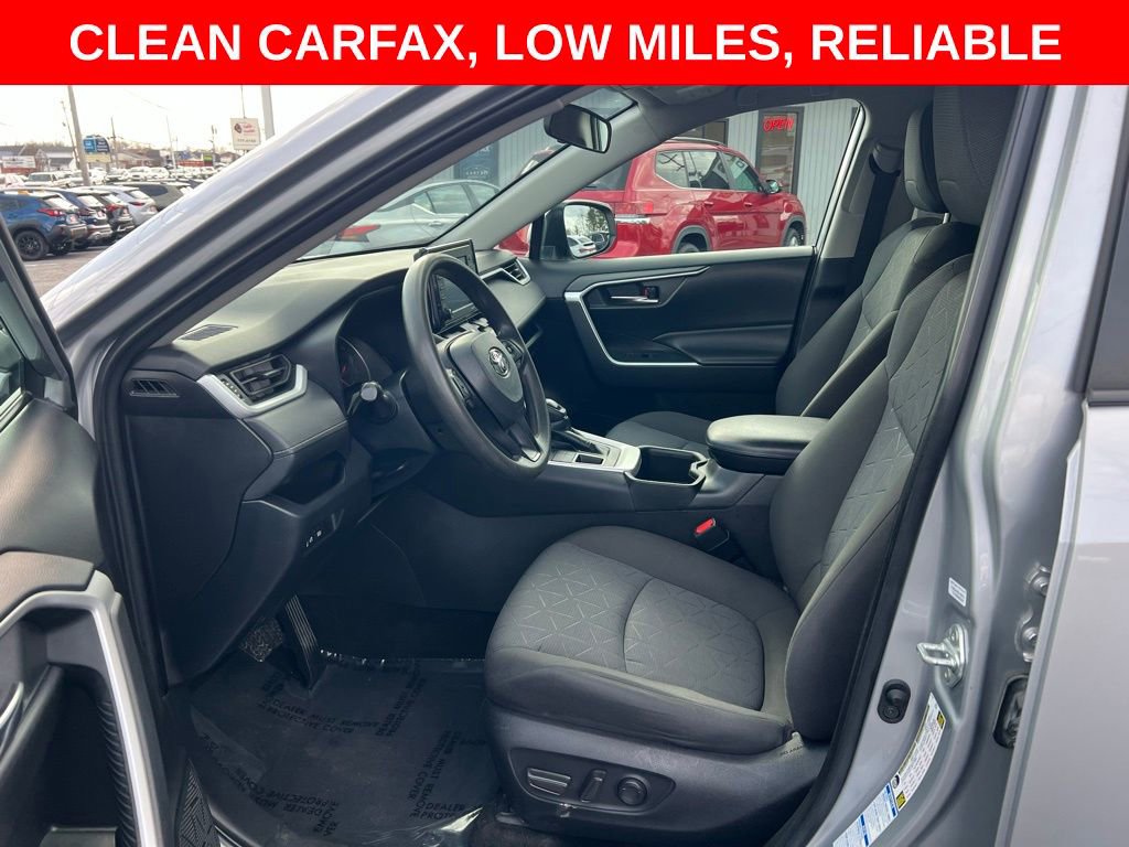 Used 2022 Toyota RAV4 XLE AWD/4WD image 10