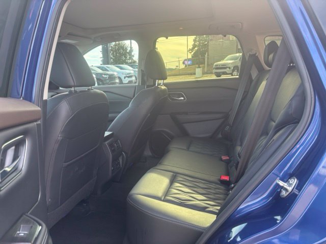 Used 2023 Nissan Rogue Platinum w/ Platinum Premium Package FWD image 12
