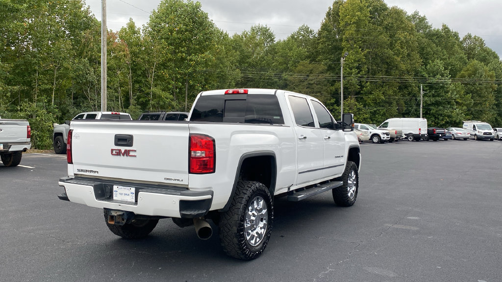 Used 2019 GMC Sierra 2500 Denali w/ Duramax Plus Package AWD/4WD image 5