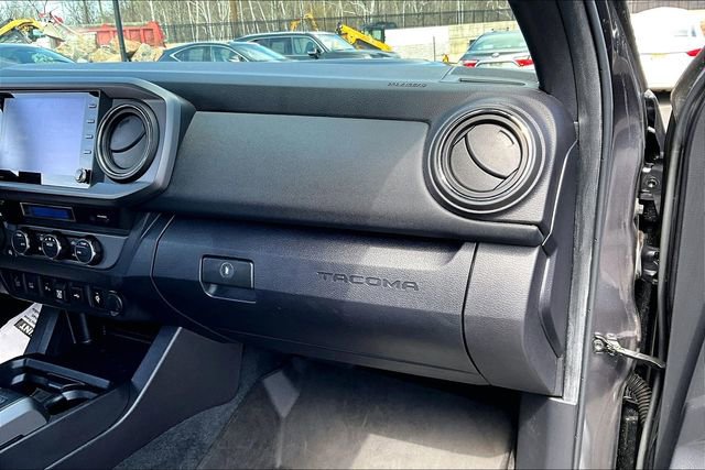 Used 2022 Toyota Tacoma TRD Sport w/ Technology Package image 27