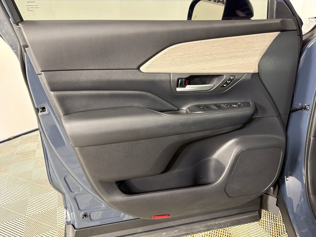 Used 2024 Toyota Grand Highlander Platinum image 11