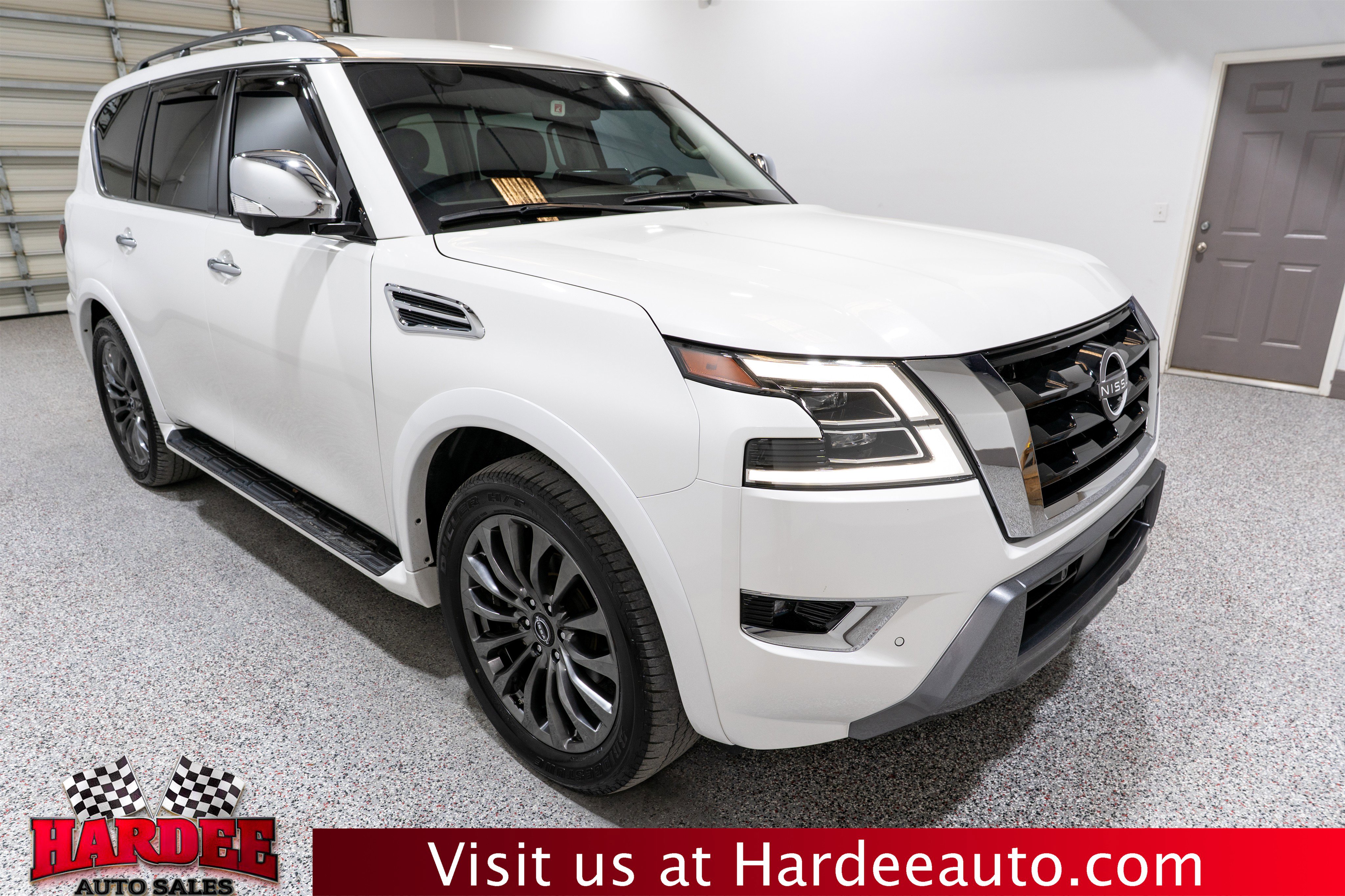 Used 2023 Nissan Armada Platinum w/ Captain's Chairs Package RWD image 6