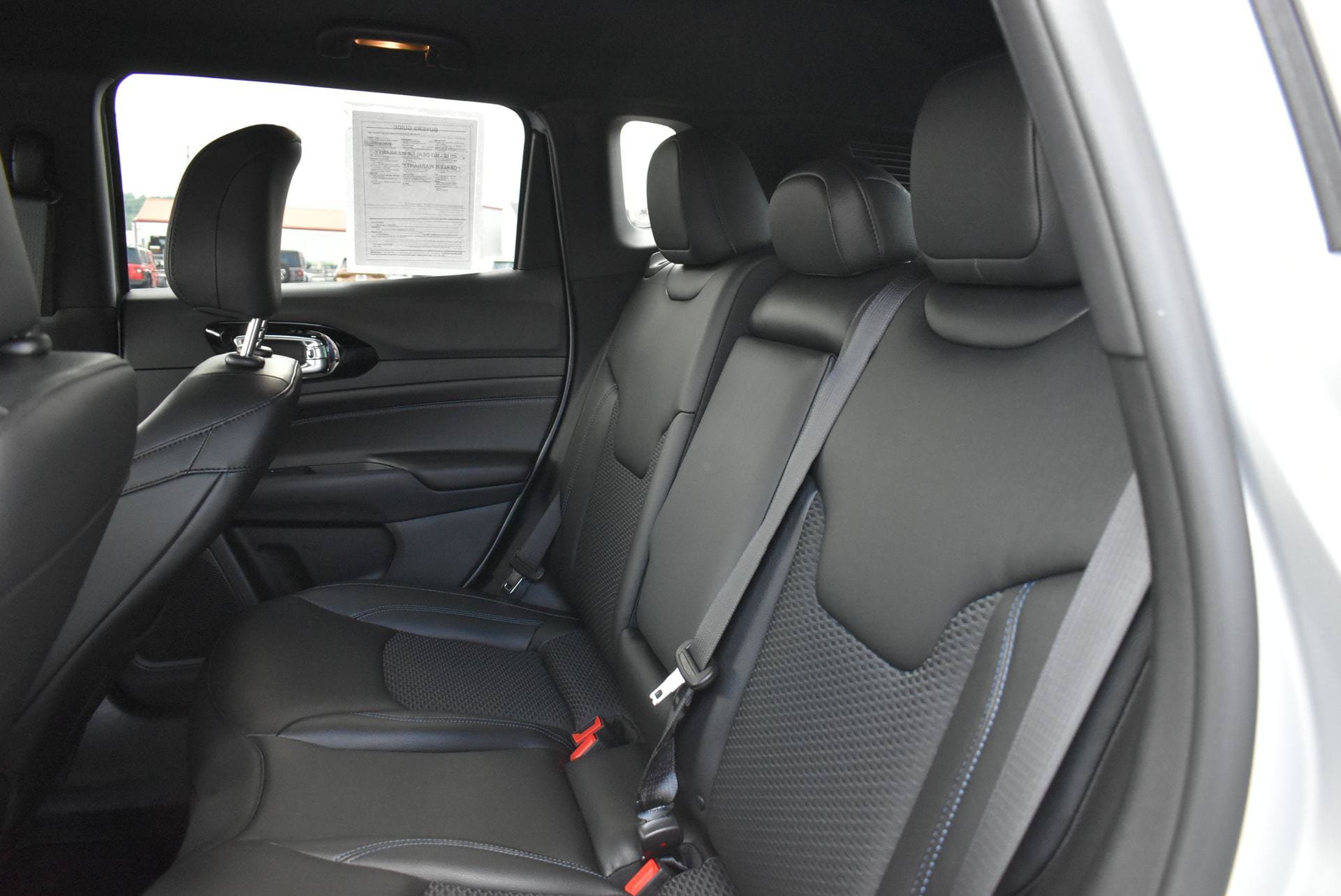 Used 2026 Jeep Compass Latitude AWD/4WD image 16