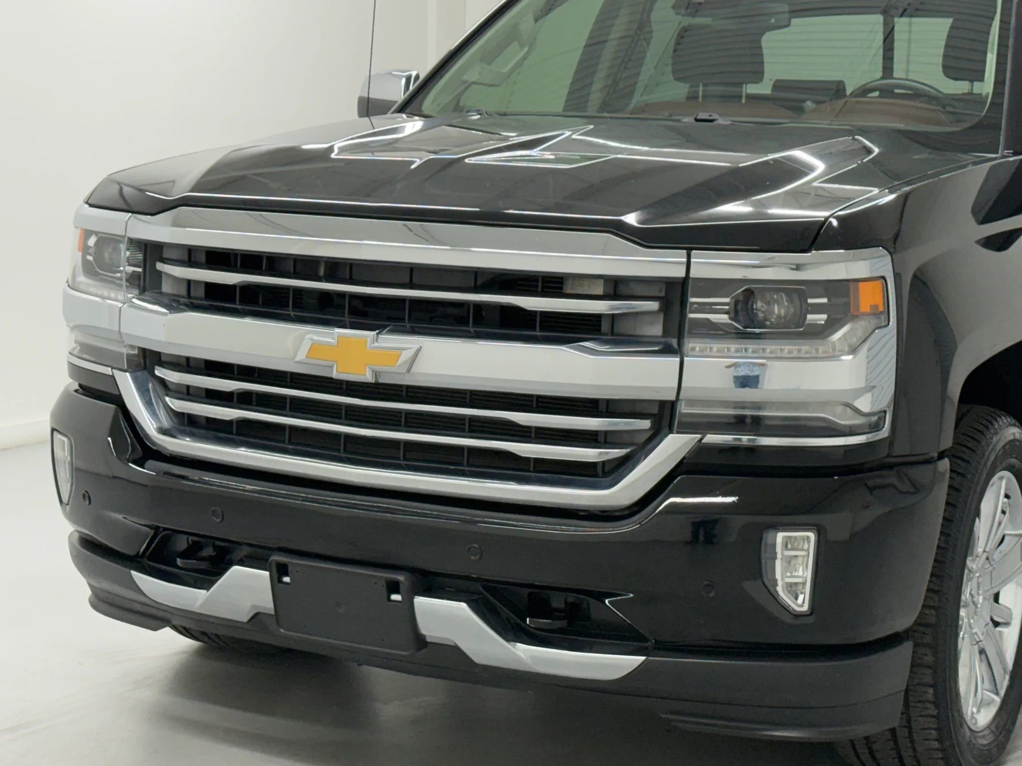 Used 2016 Chevrolet Silverado 1500 High Country w/ High Country Premium Package image 41