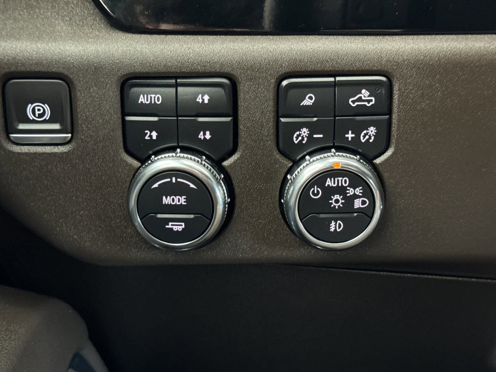 Used 2024 GMC Sierra 1500 SLT w/ SLT Convenience Package image 32