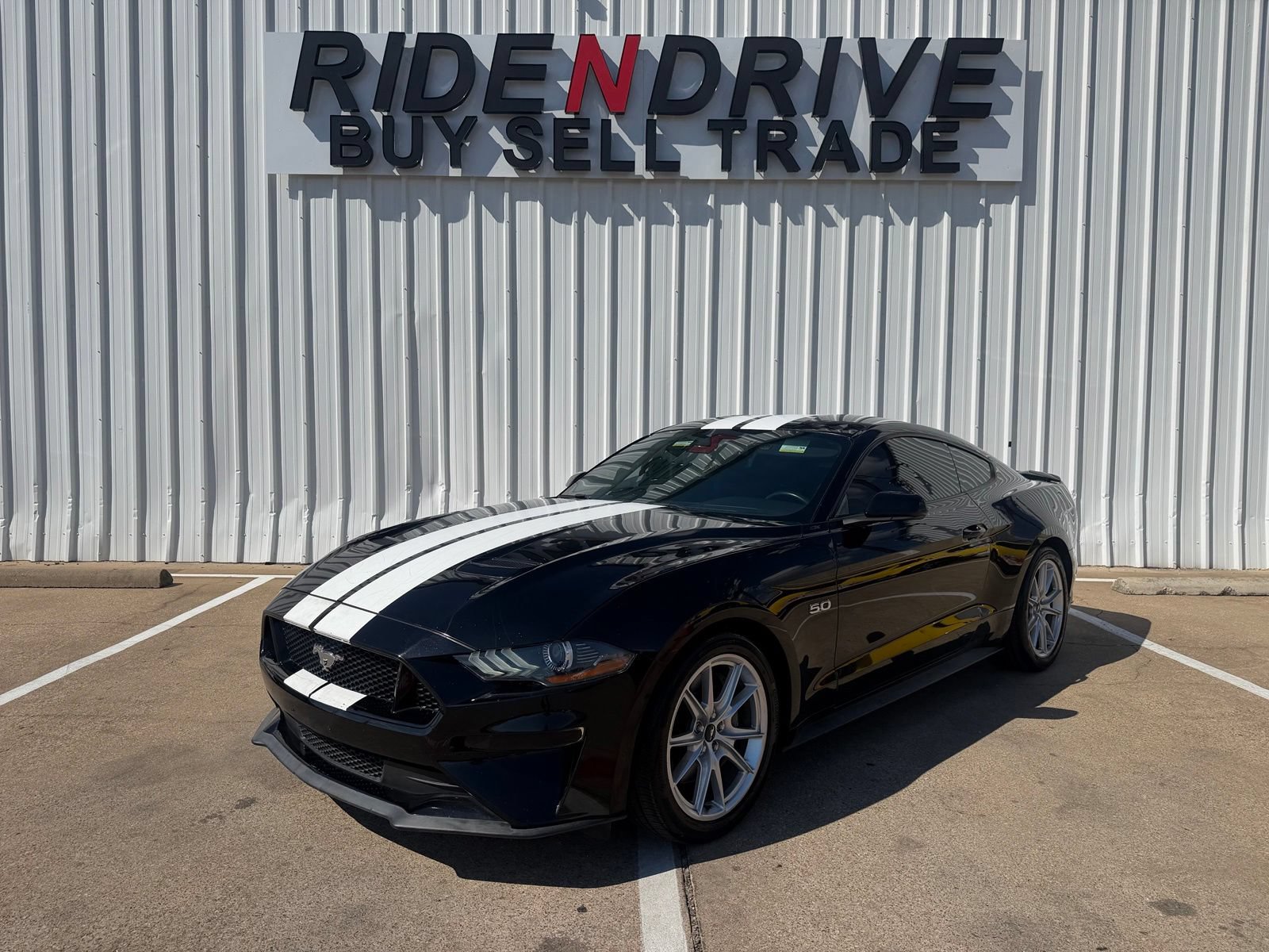Used 2018 Ford Mustang GT Premium RWD image 1