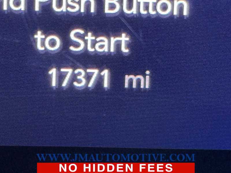 Used 2021 Chrysler Pacifica Touring-L image 24