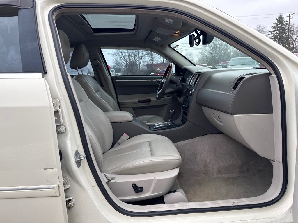 Used 2007 Chrysler 300 Touring L w/ Luxury Group AWD/4WD image 11