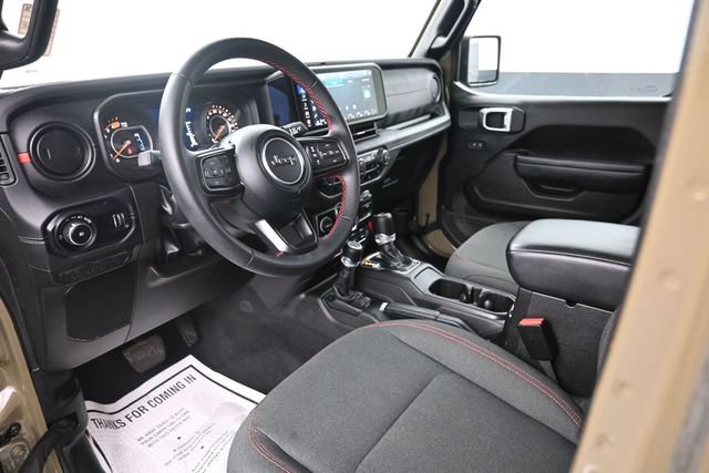 Used 2025 Jeep Wrangler Unlimited Rubicon AWD/4WD image 14