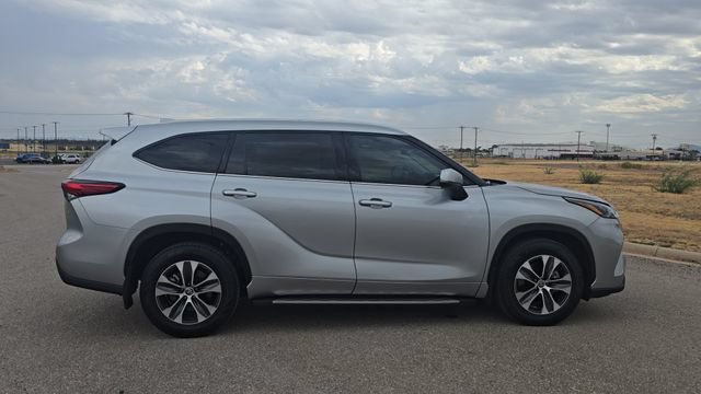 Used 2022 Toyota Highlander XLE FWD image 5