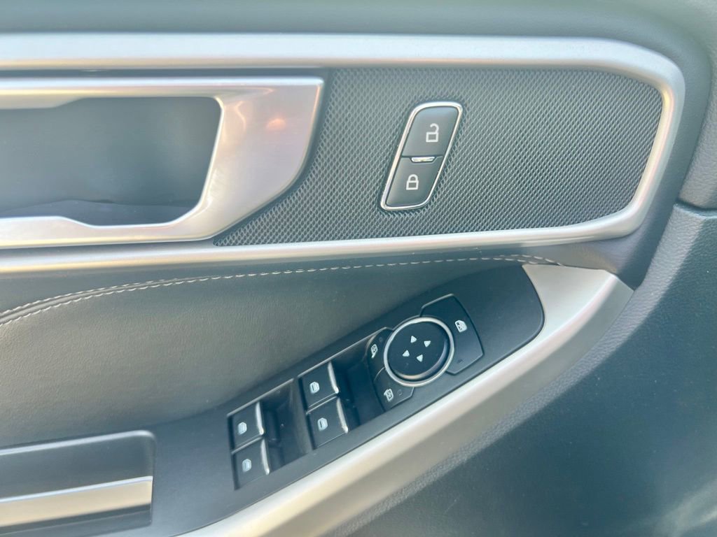 Used 2023 Ford Explorer XLT w/ Equipment Group 202A image 16