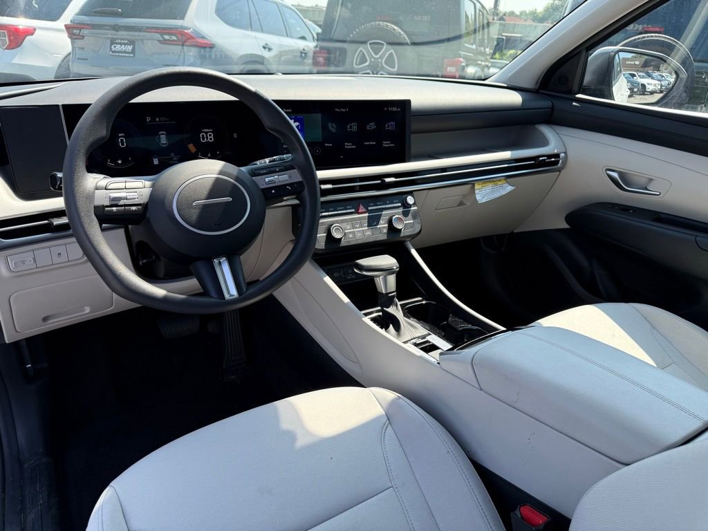 Used 2025 Hyundai Tucson SE image 33