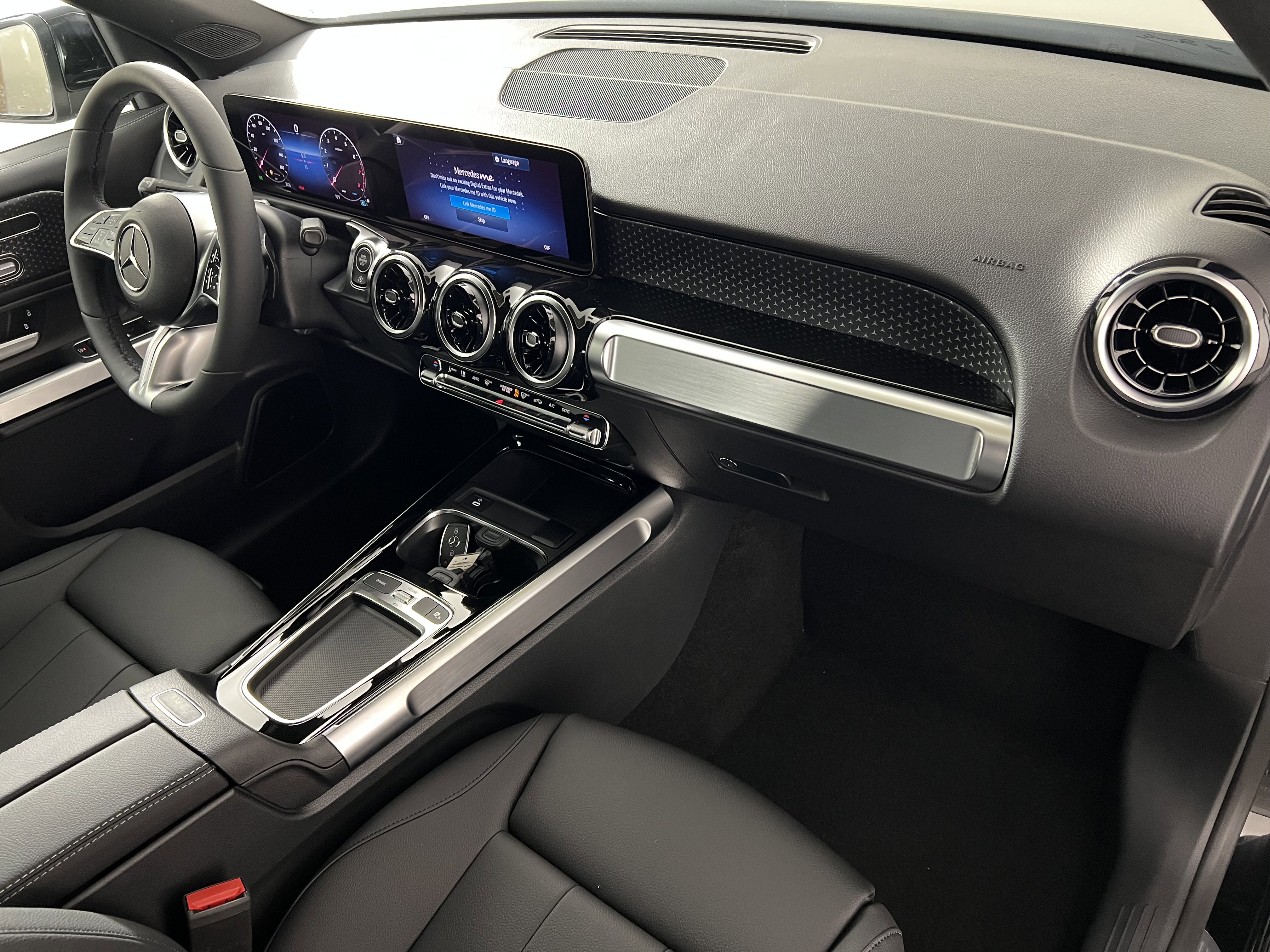 Used 2026 Mercedes-Benz GLB 250 4MATIC image 27