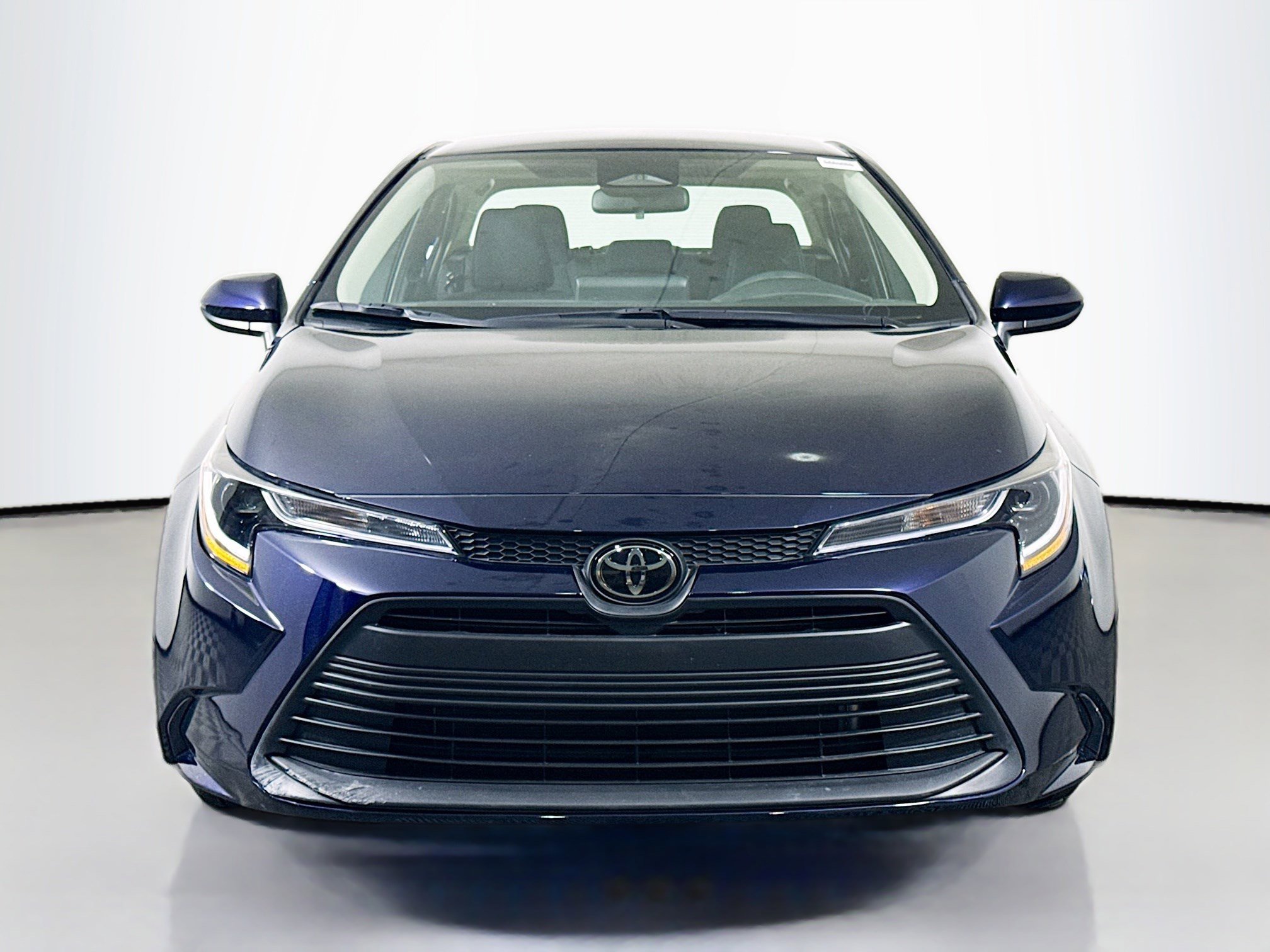 Used 2025 Toyota Corolla LE image 2