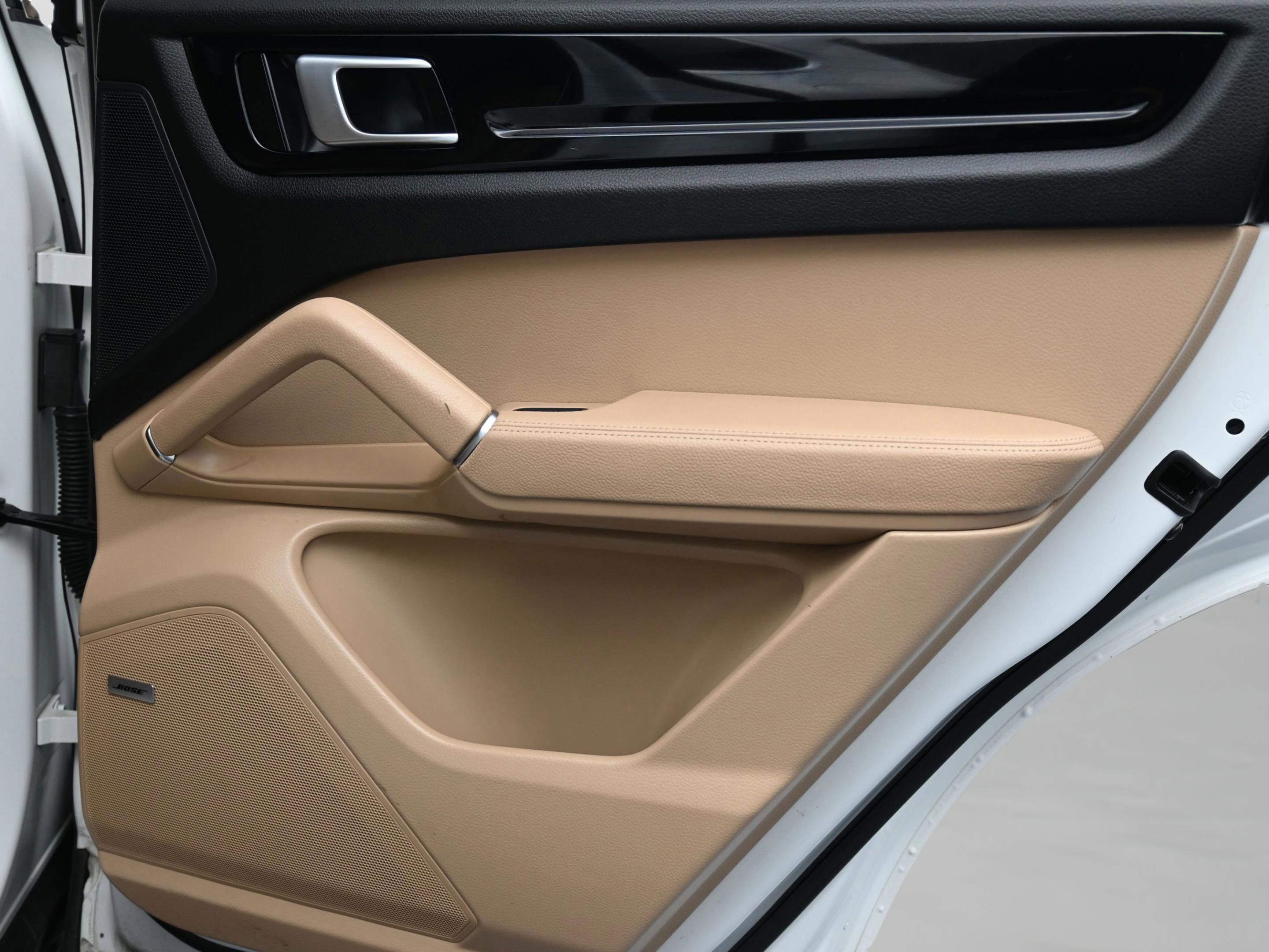 Used 2022 Porsche Cayenne image 34