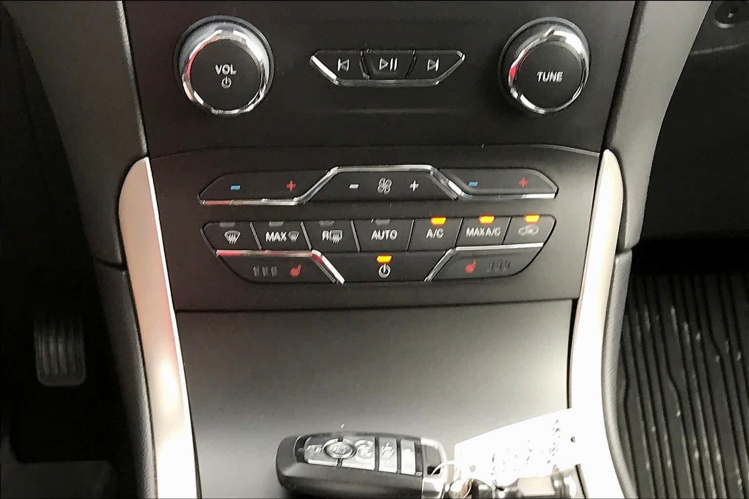 Used 2019 Ford Edge SEL w/ Equipment Group 201A AWD/4WD image 34