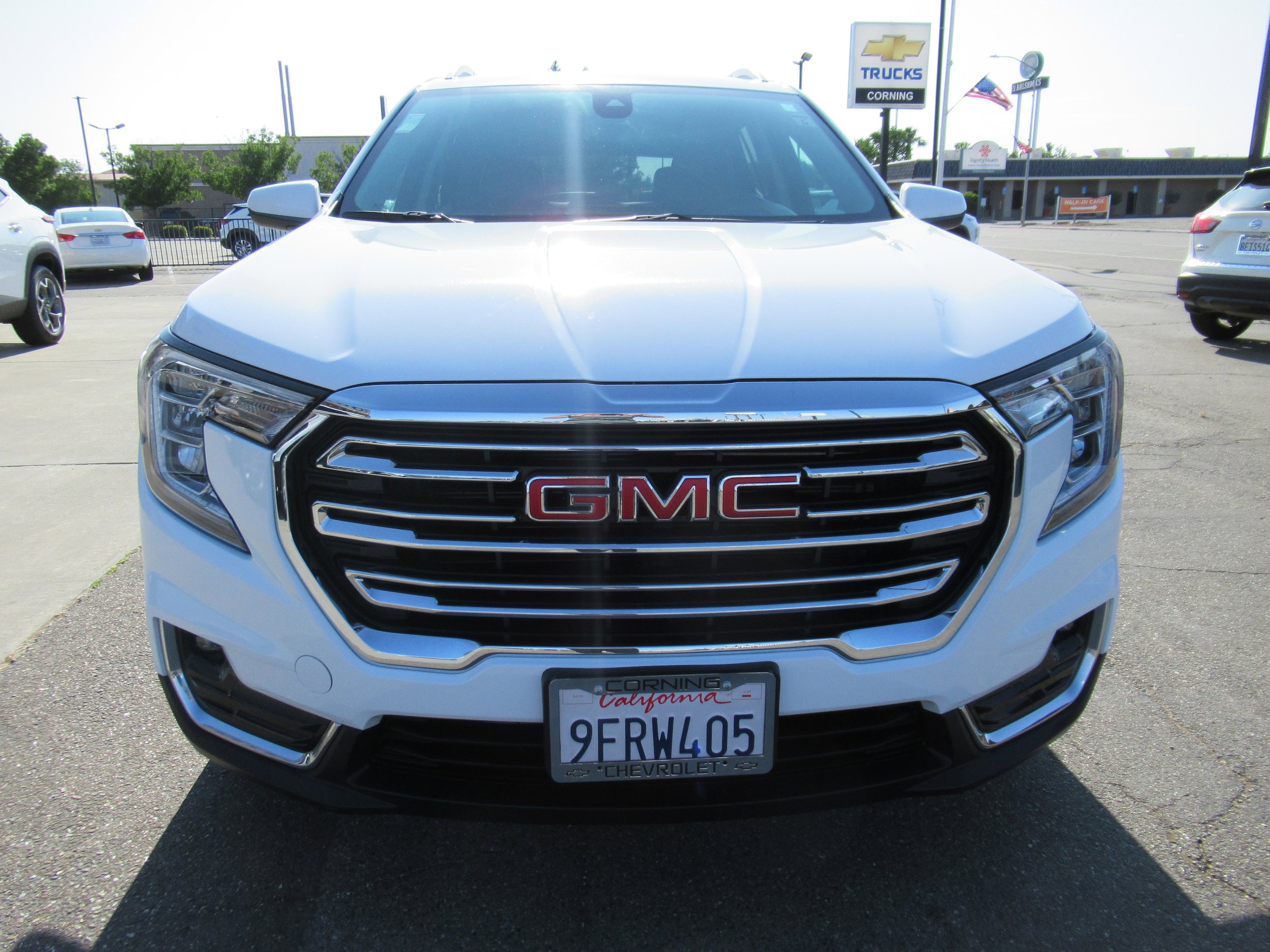 Used 2023 GMC Terrain SLT image 3