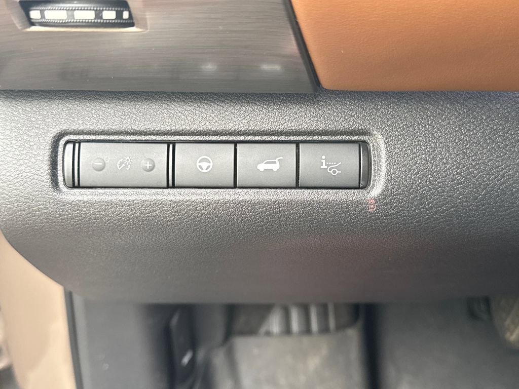 Used 2024 Nissan Pathfinder Platinum w/ Cargo Package image 32