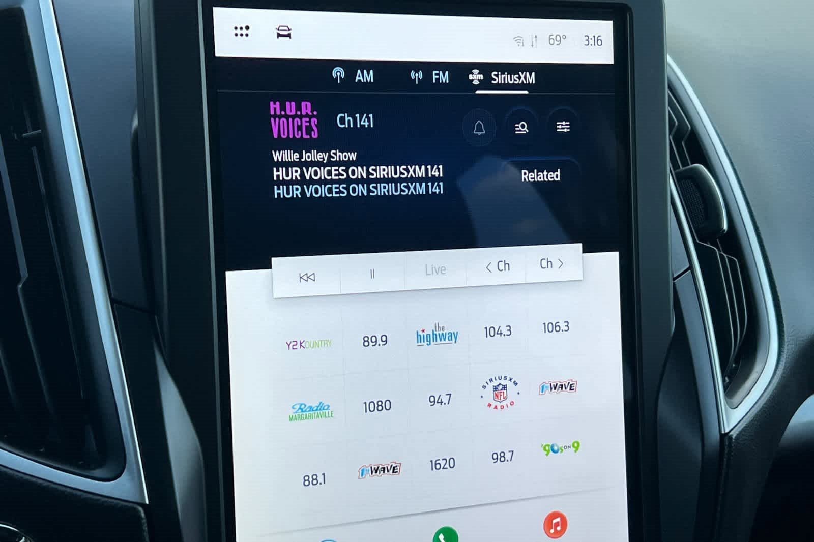 Certified 2024 Ford Edge SE w/ Black Appearance Package image 19