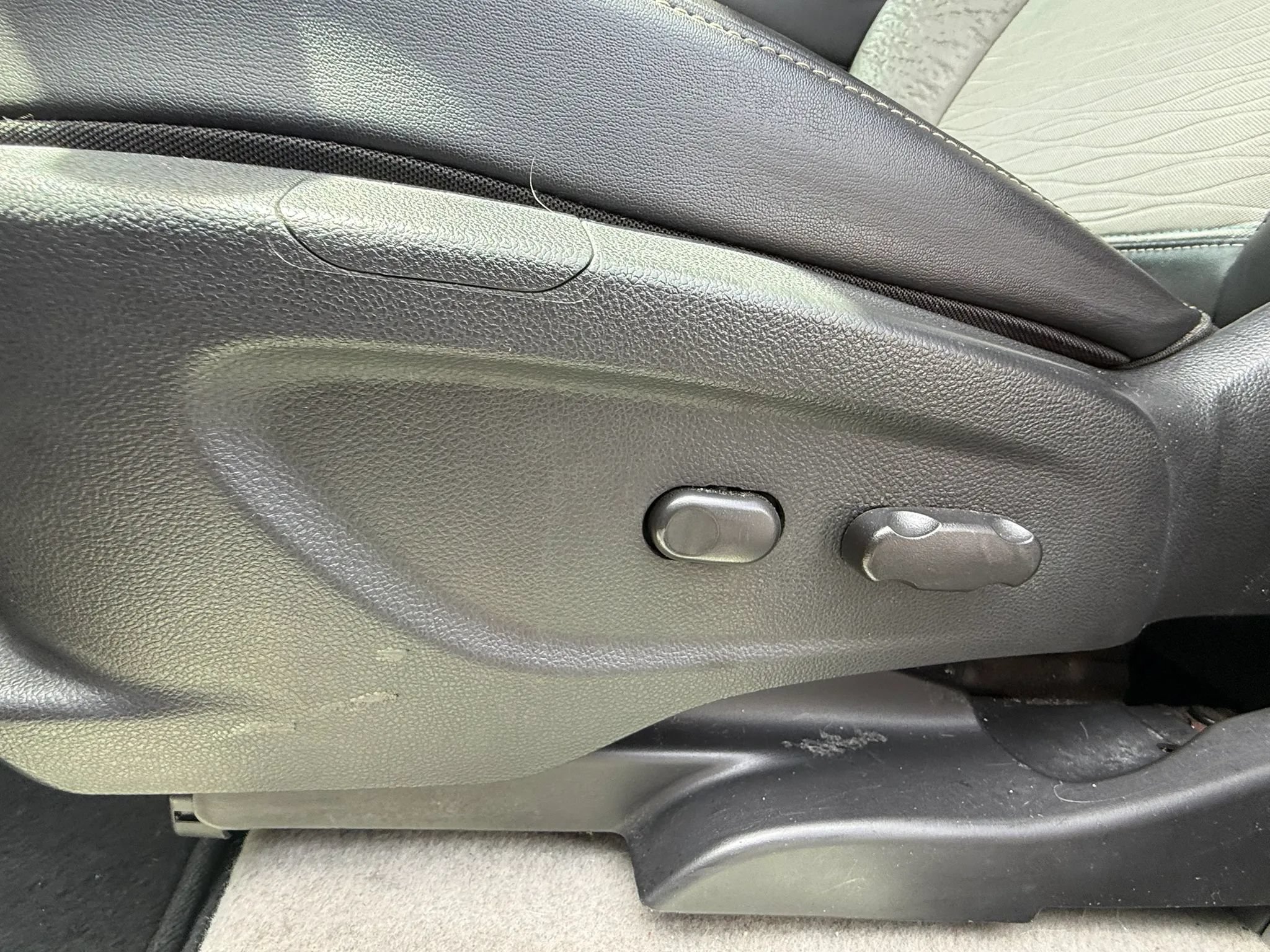 Used 2015 Buick Encore FWD image 16