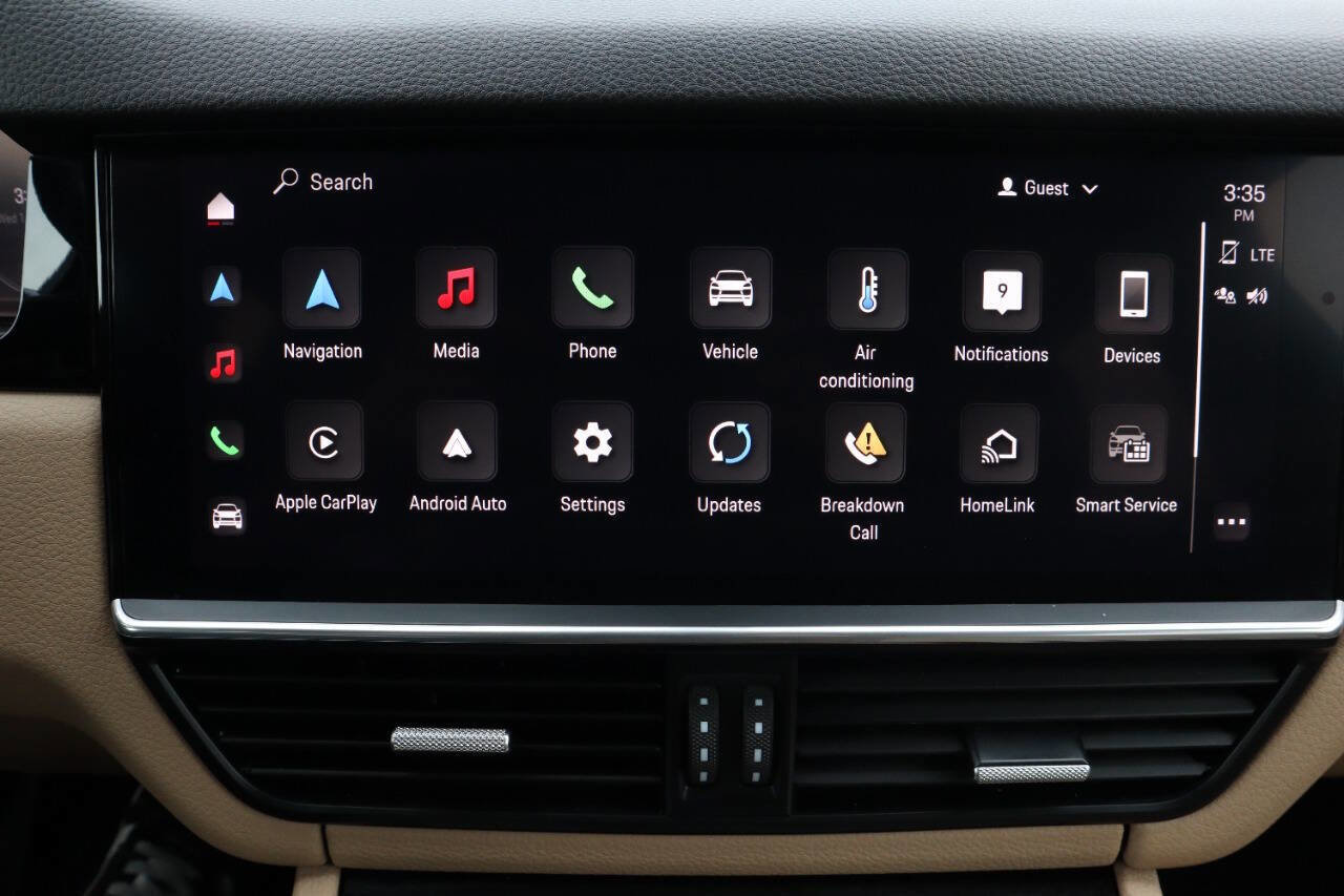 Used 2023 Porsche Cayenne Platinum Edition image 3