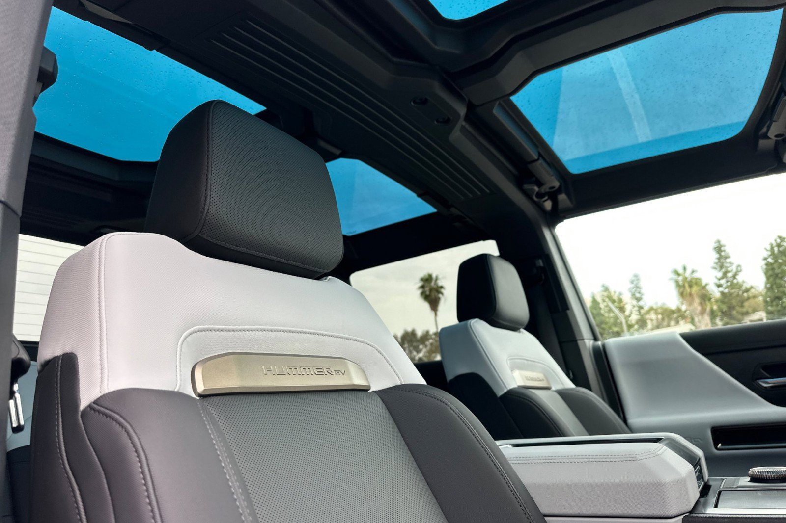 Used 2025 GMC Hummer EV 3X w/ LPO, Dark Essentials Package image 16