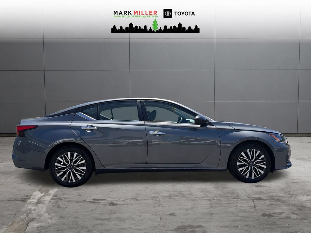 Used 2025 Nissan Altima 2.5 SV FWD image 7