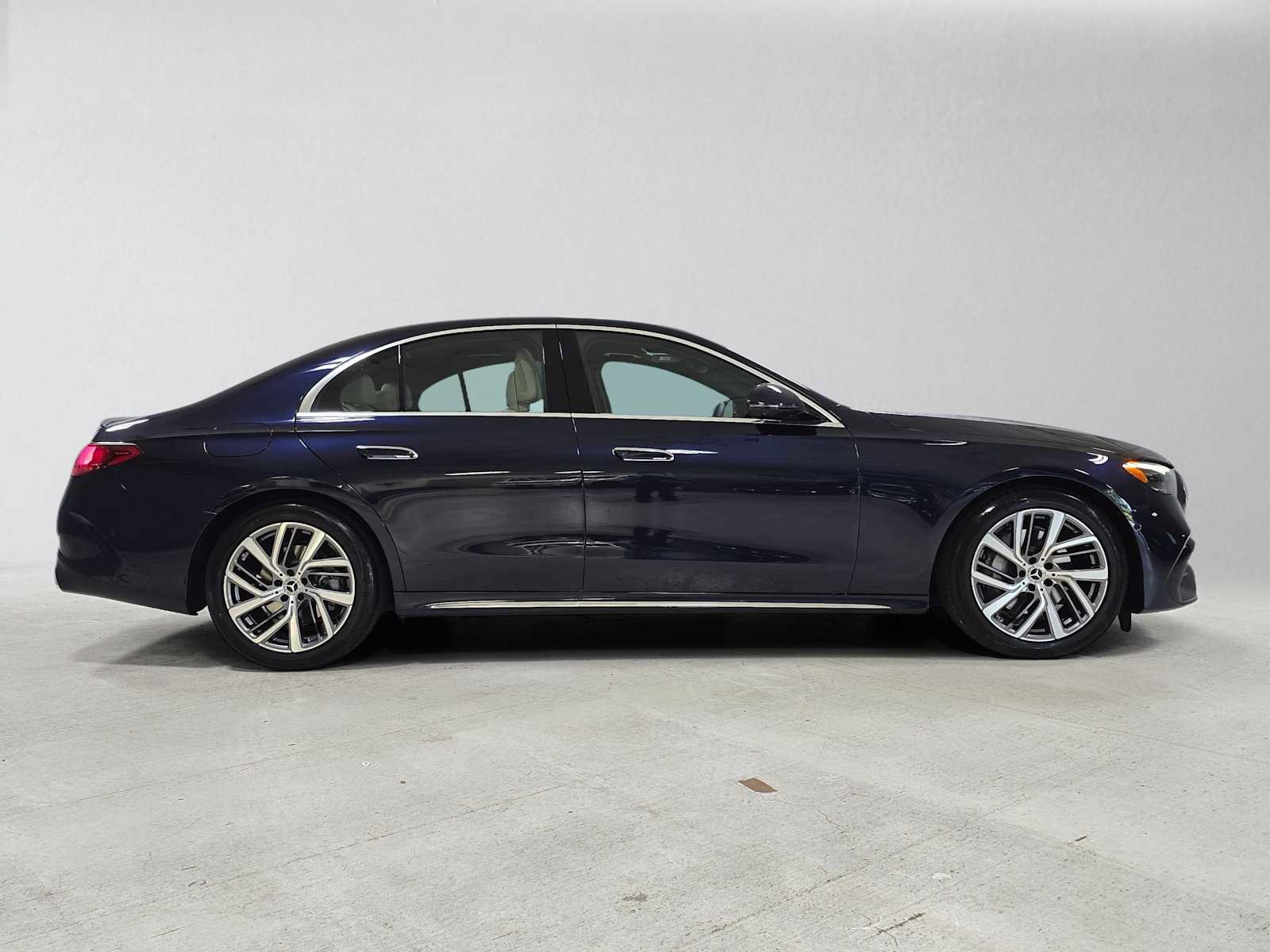 New 2027 Mercedes-Benz E 350 4MATIC Sedan image 2