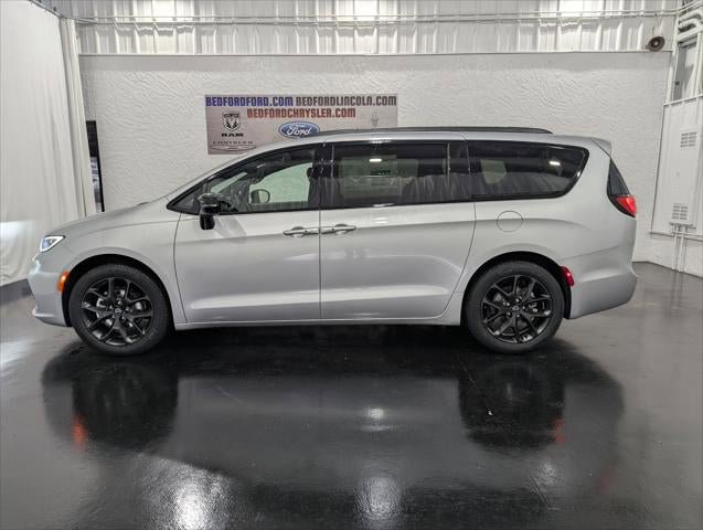 New 2026 Chrysler Pacifica Select w/ S Appearance Package FWD image 31