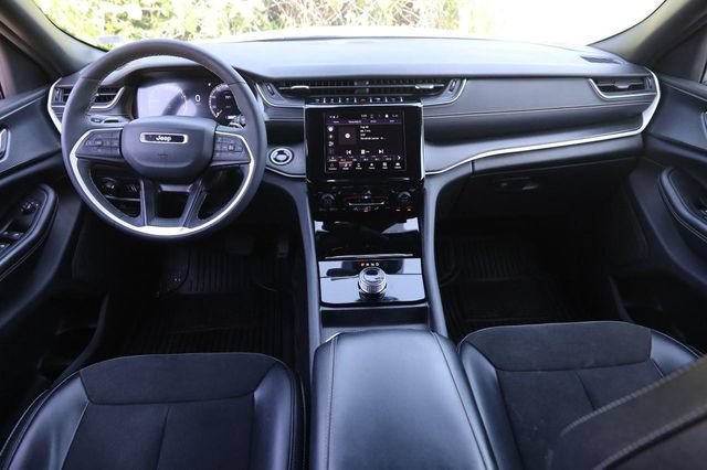 Used 2024 Jeep Grand Cherokee Altitude AWD/4WD image 19