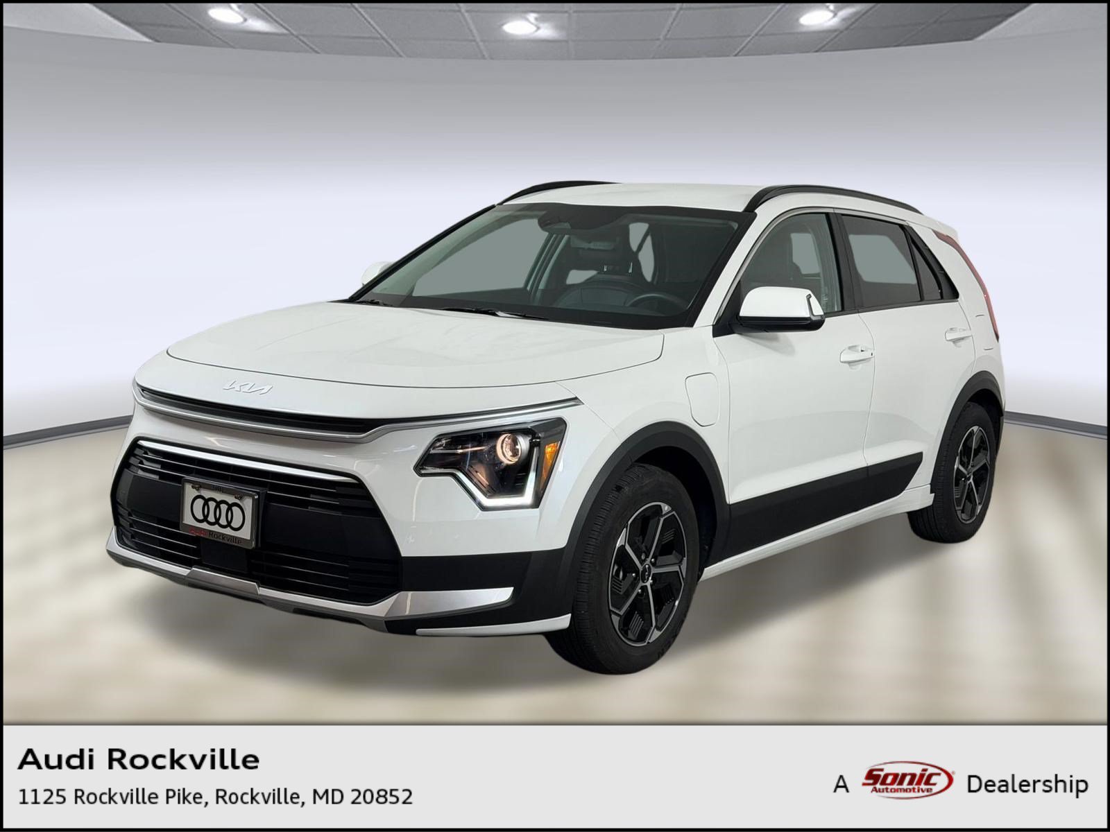 Used 2024 Kia Niro EX w/ EX Cold Weather Package FWD image 1